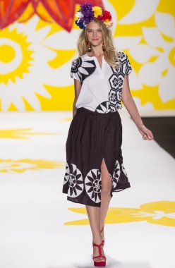 Desigual bahar 2015 hazır pist Show