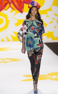 Desigual bahar 2015 hazır pist Show