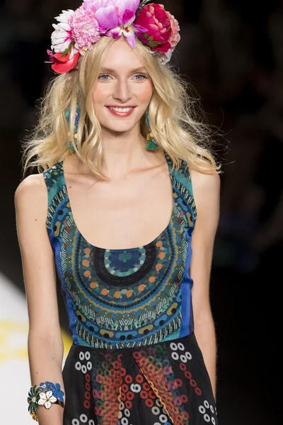 Desigual Primavera 2015 Ready-to-Wear Runway Show — Foto de Stock