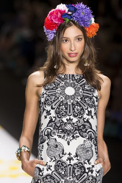 Desigual Primavera 2015 Ready-to-Wear Runway Show — Foto de Stock