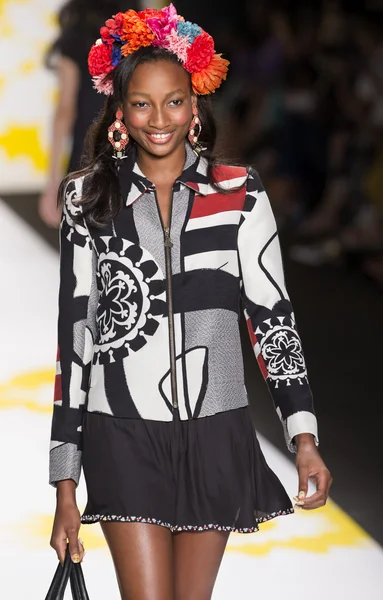 Desigual Spring 2015 Ready-to-Wear Runway Show — Stock Photo, Image