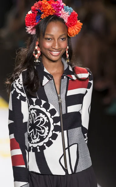 Desigual Spring 2015 Ready-to-Wear Runway Show — Stock Photo, Image