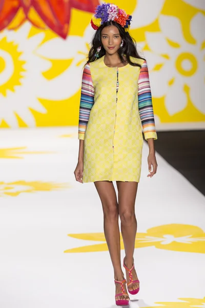 Desigual Spring 2015 Ready-to-Wear Runway Show — Stock Photo, Image