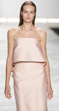 Monique Lhuillier - 2015 bahar koleksiyonu