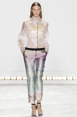 Monique Lhuillier - 2015 bahar koleksiyonu
