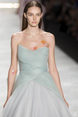 Monique Lhuillier - 2015 bahar koleksiyonu