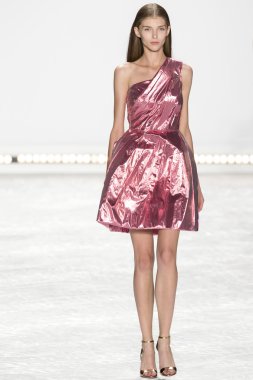 Monique Lhuillier - 2015 bahar koleksiyonu