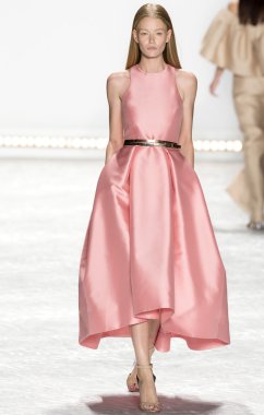 Monique Lhuillier - 2015 bahar koleksiyonu