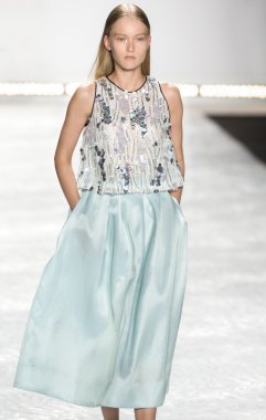 Monique Lhuillier - 2015 bahar koleksiyonu