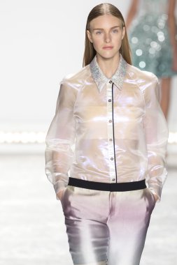 Monique Lhuillier - 2015 bahar koleksiyonu