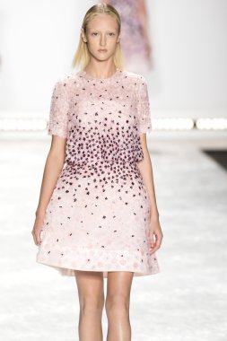 Monique Lhuillier - 2015 bahar koleksiyonu