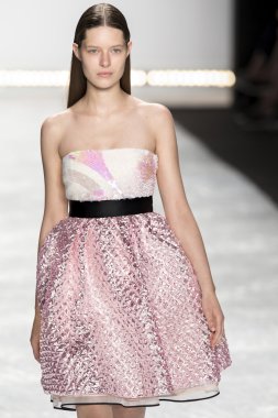 Monique Lhuillier - 2015 bahar koleksiyonu