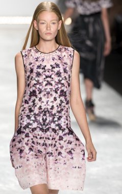 Monique Lhuillier - 2015 bahar koleksiyonu