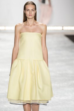 Monique Lhuillier - 2015 bahar koleksiyonu