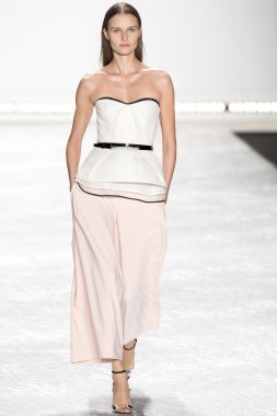 Monique Lhuillier - 2015 bahar koleksiyonu