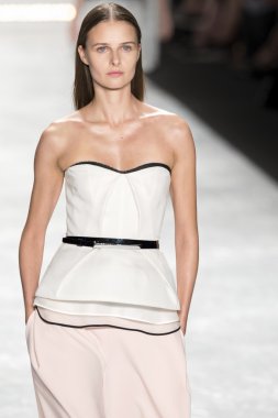 Monique Lhuillier - 2015 bahar koleksiyonu