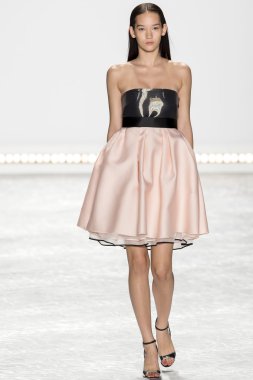 Monique Lhuillier - 2015 bahar koleksiyonu