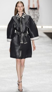 Monique Lhuillier - 2015 bahar koleksiyonu