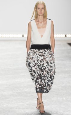 Monique Lhuillier - 2015 bahar koleksiyonu