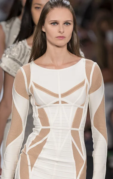 Herve Leger - 2015 Coleção Primavera — Fotografia de Stock