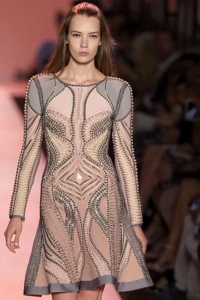 Herve Leger - 2015 Spring Collection — Stock Photo, Image