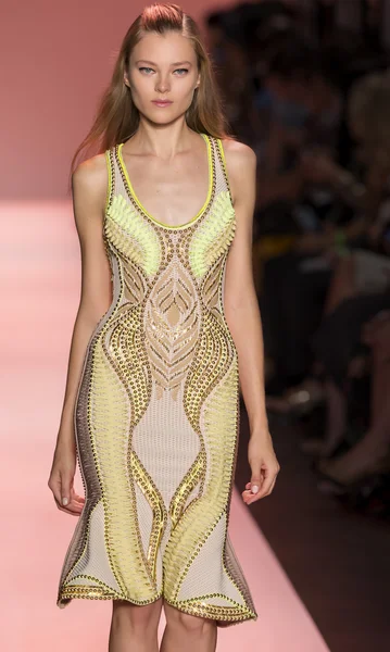 Herve Leger - 2015 voorjaarscollectie — Stockfoto