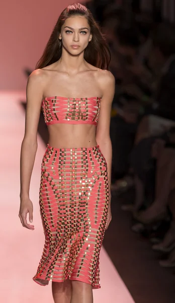 Herve Leger - 2015 voorjaarscollectie — Stockfoto