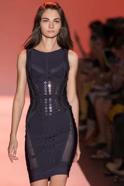 Herve Leger - 2015 voorjaarscollectie — Stockfoto