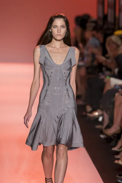 Herve Leger - 2015 Spring Collection — Stock Photo, Image