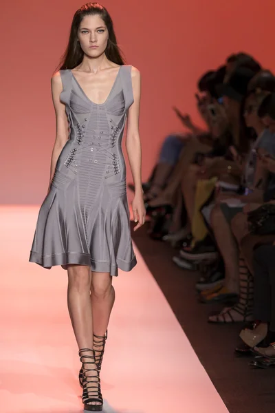 Herve Leger - 2015 tavaszi kollekció — Stock Fotó