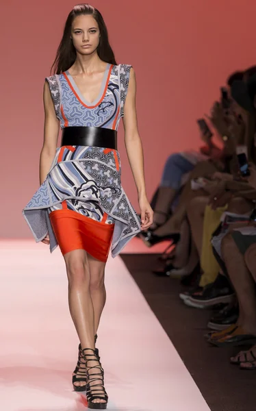 Herve Leger - 2015 tavaszi kollekció — Stock Fotó