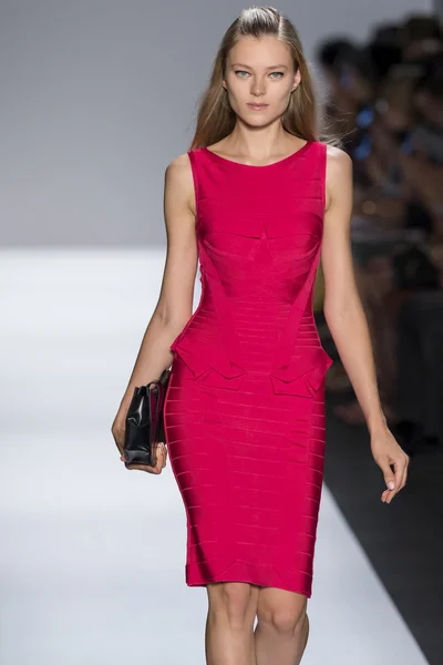 Herve Leger - 2015 voorjaarscollectie — Stockfoto