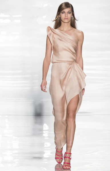 Reem Acra 2015 forår kollektion - Stock-foto