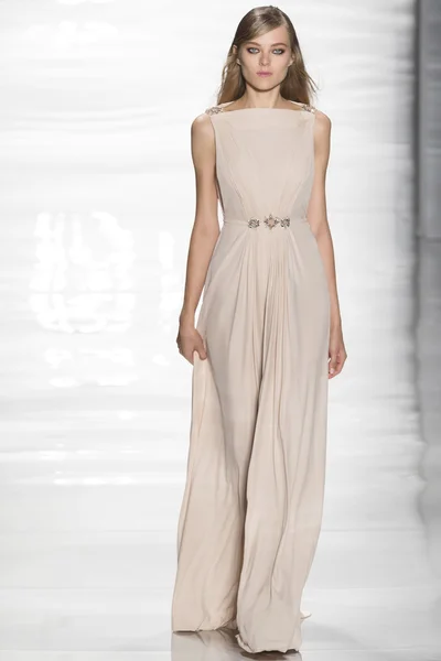 Reem Acra - Colección Primavera 2015 —  Fotos de Stock