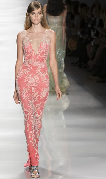 Reem Acra - 2015 voorjaarscollectie — Stockfoto