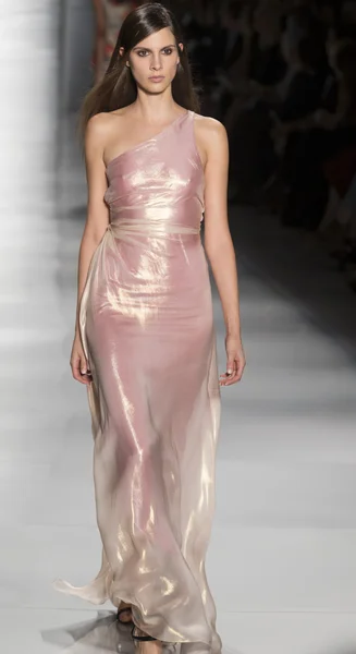 Reem Acra 2015 forår kollektion - Stock-foto