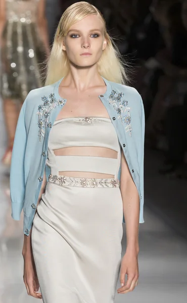 Reem Acra - kolekcja wiosna 2015 — Zdjęcie stockowe