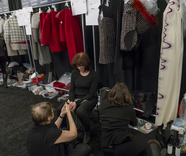 Carolina Herrera - 2015 Fall Fashion Show - Backstage — Stock Photo, Image