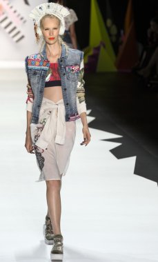 Desigual - Spring 2016 Collection