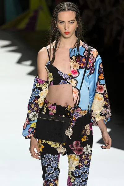 Desigual Collezione Primavera 2016 — Foto Stock