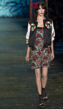 Anna Sui - bahar 2016 yaz koleksiyonu