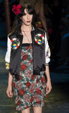 Anna Sui - bahar 2016 yaz koleksiyonu