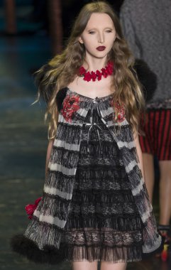 Anna Sui - bahar 2016 yaz koleksiyonu