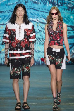 Anna Sui - bahar 2016 yaz koleksiyonu