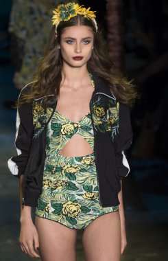 Anna Sui - bahar 2016 yaz koleksiyonu