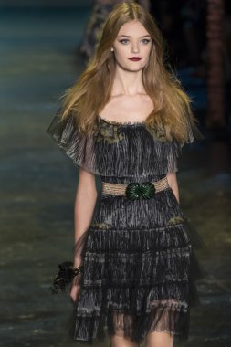 Anna Sui - bahar 2016 yaz koleksiyonu