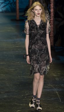 Anna Sui - bahar 2016 yaz koleksiyonu