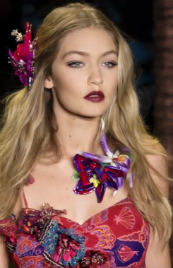 Anna Sui - bahar 2016 yaz koleksiyonu