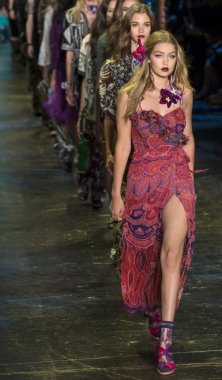 Anna Sui - bahar 2016 yaz koleksiyonu