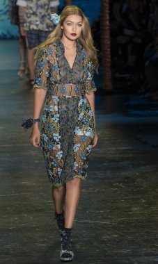 Anna Sui - bahar 2016 yaz koleksiyonu